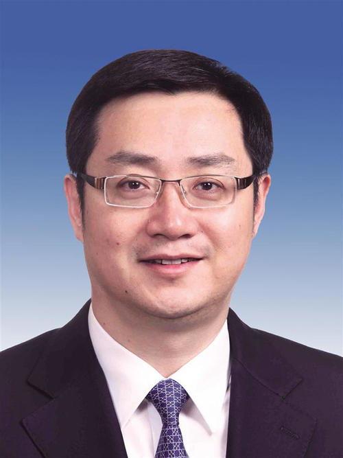 王晓个人资料,才华横溢的青年才俊，引领时代潮流的先锋人物